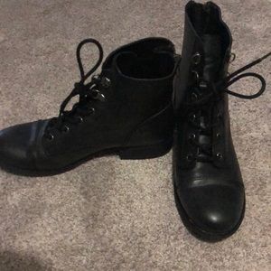Guess black boots